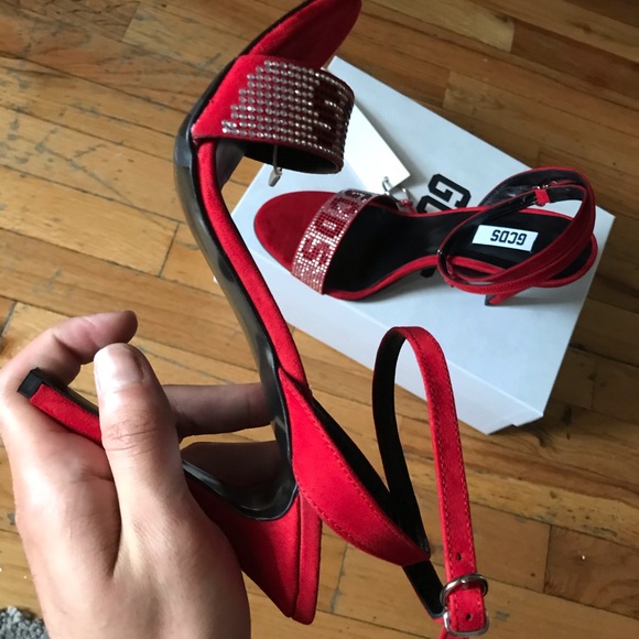 GCDS brand new size 11 but runs 2 size downs - Picture 12 of 15